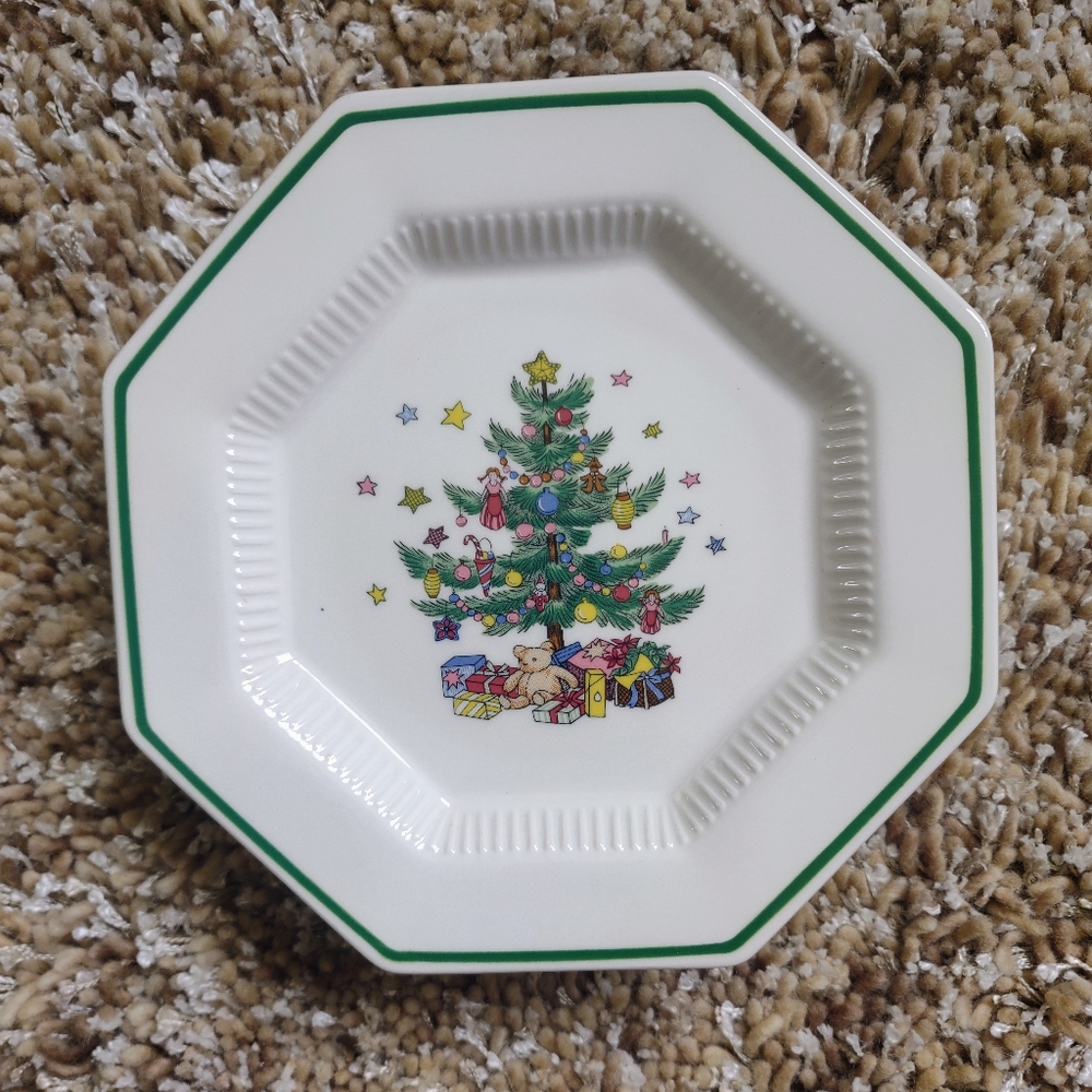 Vintage Christmas Plates